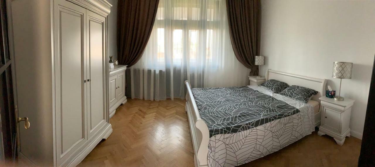 English Apartment Craiova Exterior foto